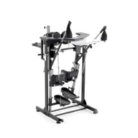 Bipedestador e simulador da marcha com respaldo PIO para adultos com paralisias em membros inferiores