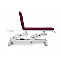 Marquesa elétrica de reconhecimento: dois corpos, com dois motores para a regulação da altura e do respaldo, portarrolos, tampa facial e rodas escamoteables