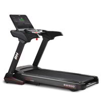 Fita de correr RS900 BH Fitness: com uma inclinação elétrica de 15% e uma superfície de carreira de 55 cm