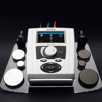 Suporte de plexiglás para as equipas DiaCaRe 5000 e Tecar Beauty 6000 de Globus