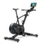 Bicicleta indoor BH Exercycle V2: Smart Bike que oferece uma ergonomía e um feeling postural muito similar à da bicicleta de montanha (MTB) Bicicleta indoor BH Exercycle V2: Smart Bike que oferece uma ergonomía e um feeling postural muito similar à da bicicleta de montanha (MTB)