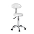 Banco com respaldo Fast Plus: Desenho ergon&oacute;mico, base cromada com cinco rodas e altura regulable - Cor: Branco - Refer&ecirc;ncia: A26.1023AB2