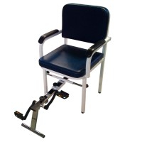 Cadeira com pedalier: Apoyabrazos acolchados e regulable em profundidade e intensidade