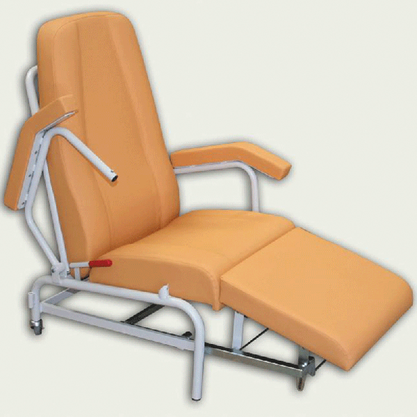Cadeirão ergonómico clínico geriátrico Kinefis Dynamic com assento, respaldo e reposabrazos abatibles, duas rodas giratórias traseras