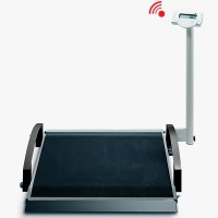 Balança com plataforma eletrónica para cadeiras de rodas Seca 665: oferece o máximo conforto e segurança a médicos e pacientes
