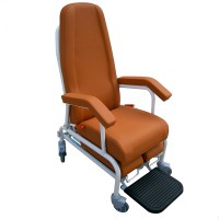 Cadeirão ClÃnico e Geriátrico Kinefis Kinetic Duo: Com reposapiernas partido para oferecer um maior conforto Cadeirão ClÃnico e Geriátrico Kinefis Kinetic Duo: Com reposapiernas partido para oferecer um maior conforto